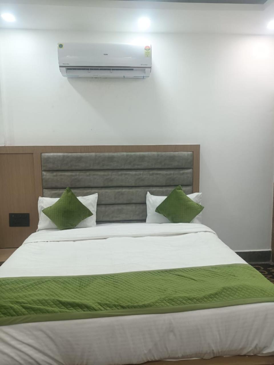Hotel Whitehouse Ac Family Room Agra  Esterno foto