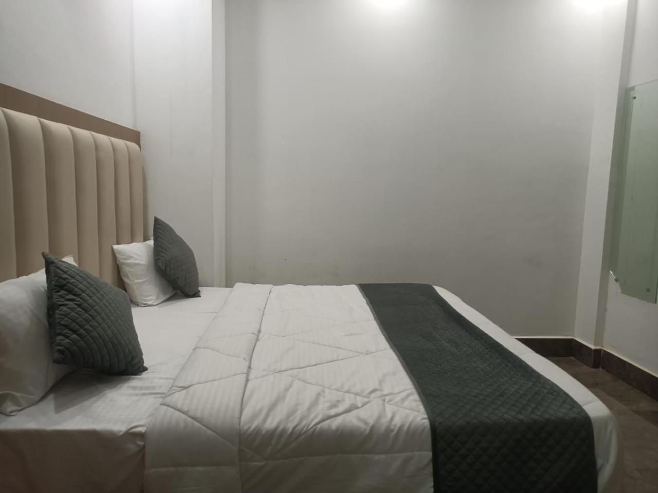 Hotel Whitehouse Ac Family Room Agra  Esterno foto