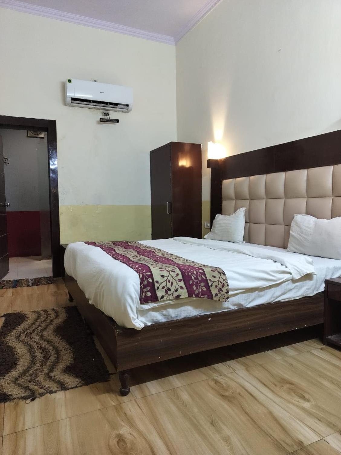 Hotel Whitehouse Ac Family Room Agra  Esterno foto